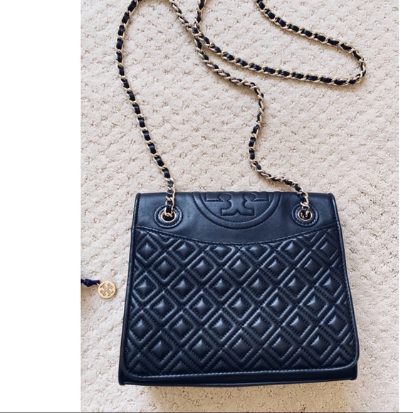 Tory Burch Fleming Quilted Shoulder Bag in Black - Picture 3 of 7
